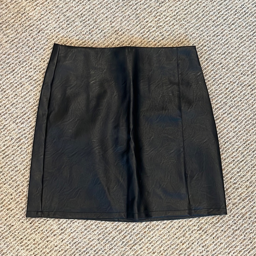 Never worn Top Shop Faux Leather Skirt with Slit
